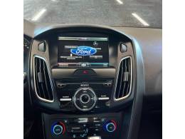 FORD - FOCUS - 2016/2016 - Branca - R$ 69.900,00