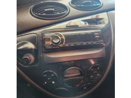 FORD - FOCUS - 2004/2004 - Prata - R$ 23.900,00