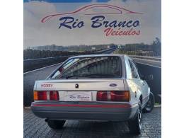 FORD - ESCORT - 1995/1996 - Prata - R$ 19.900,00