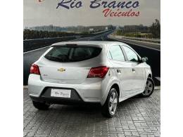 CHEVROLET - ONIX - 2020/2020 - Prata - R$ 56.900,00