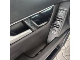 MERCEDES-BENZ - C 180 - 2011/2012 - Branca - R$ 63.900,00
