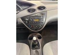 FORD - FOCUS - 2001/2001 - Verde - R$ 27.900,00